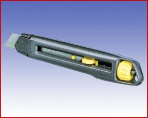 Nóż tapicerski metalowy z ostrzem łamanym STANLEY 18mm  38015
