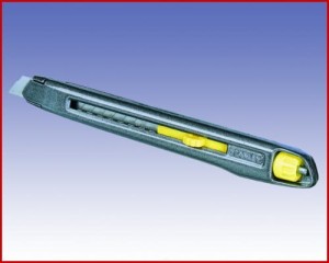 Nóż tapicerski metalowy z ostrzem łamanym STANLEY 9mm  38017